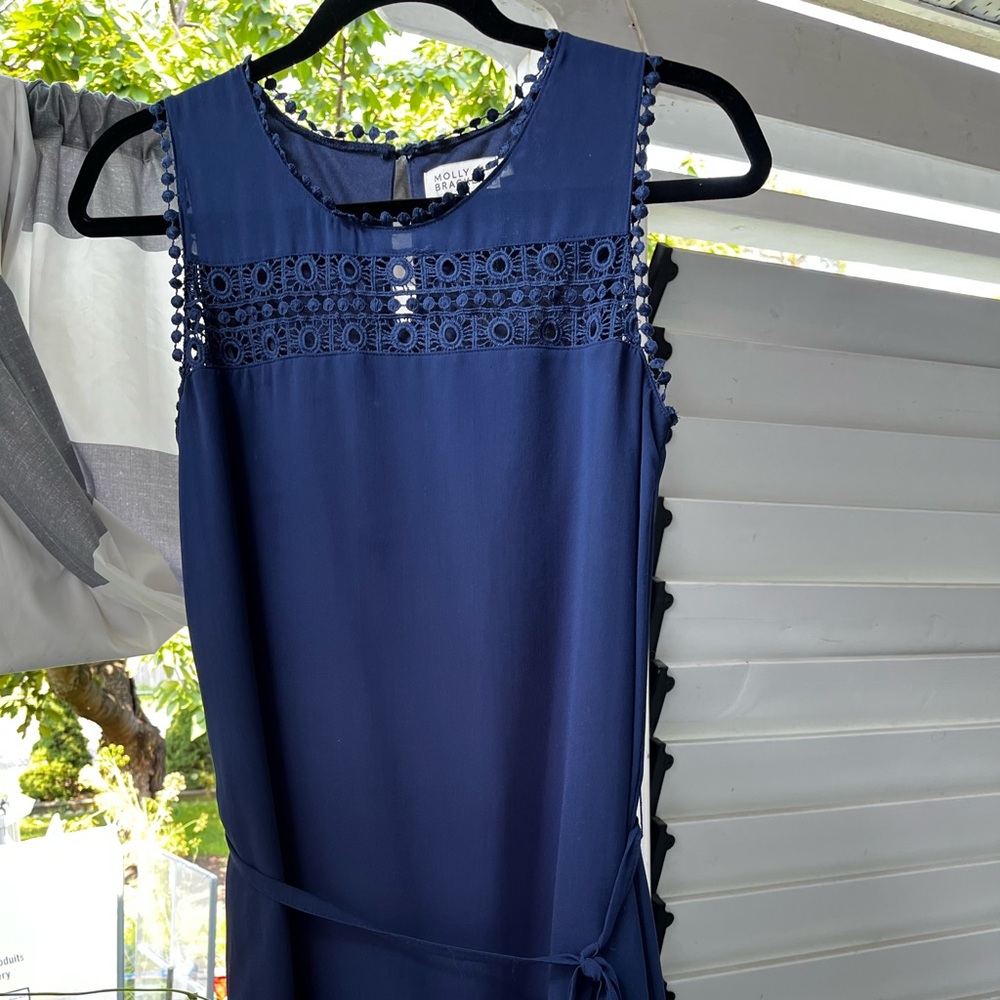 Molly Bracken Chic Blue Mini Lace Dress with Sleek Silhouette